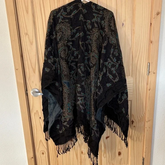 Elegant Black and Teal Paisley Shawl - Picture 2 of 6